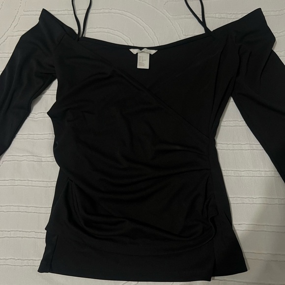 H&M Elegant Black Off-Shoulder Women's Top - Picture 5 of 6
